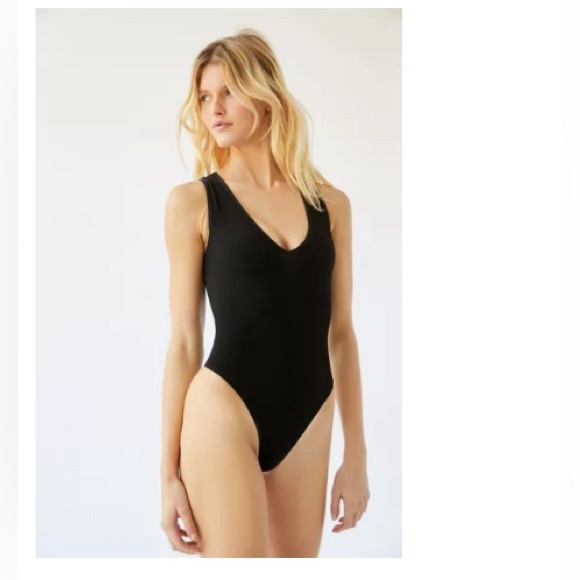 Out from under Hailey seamless plunging bodysuit - Picture 1 of 4